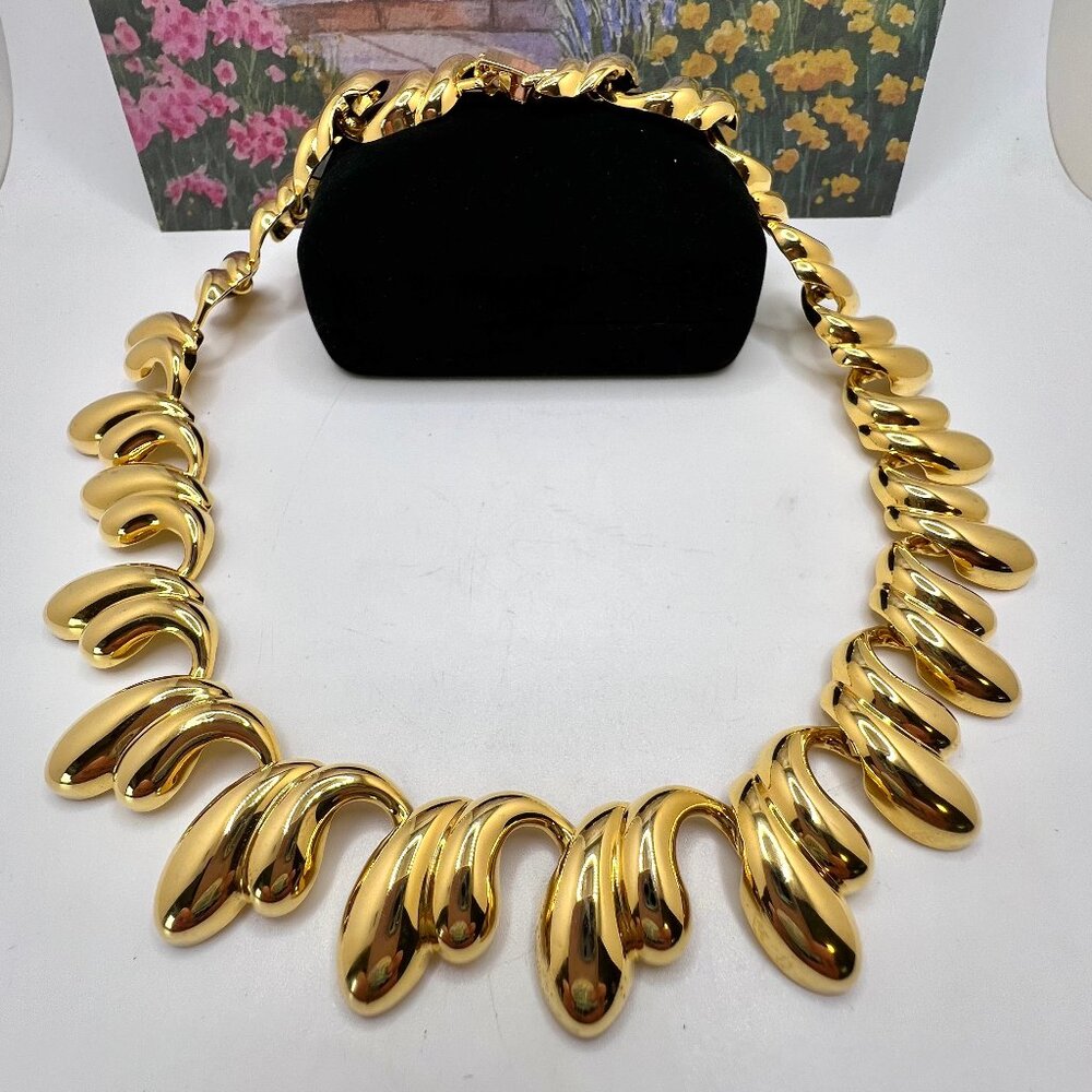 Petal Collar Necklace